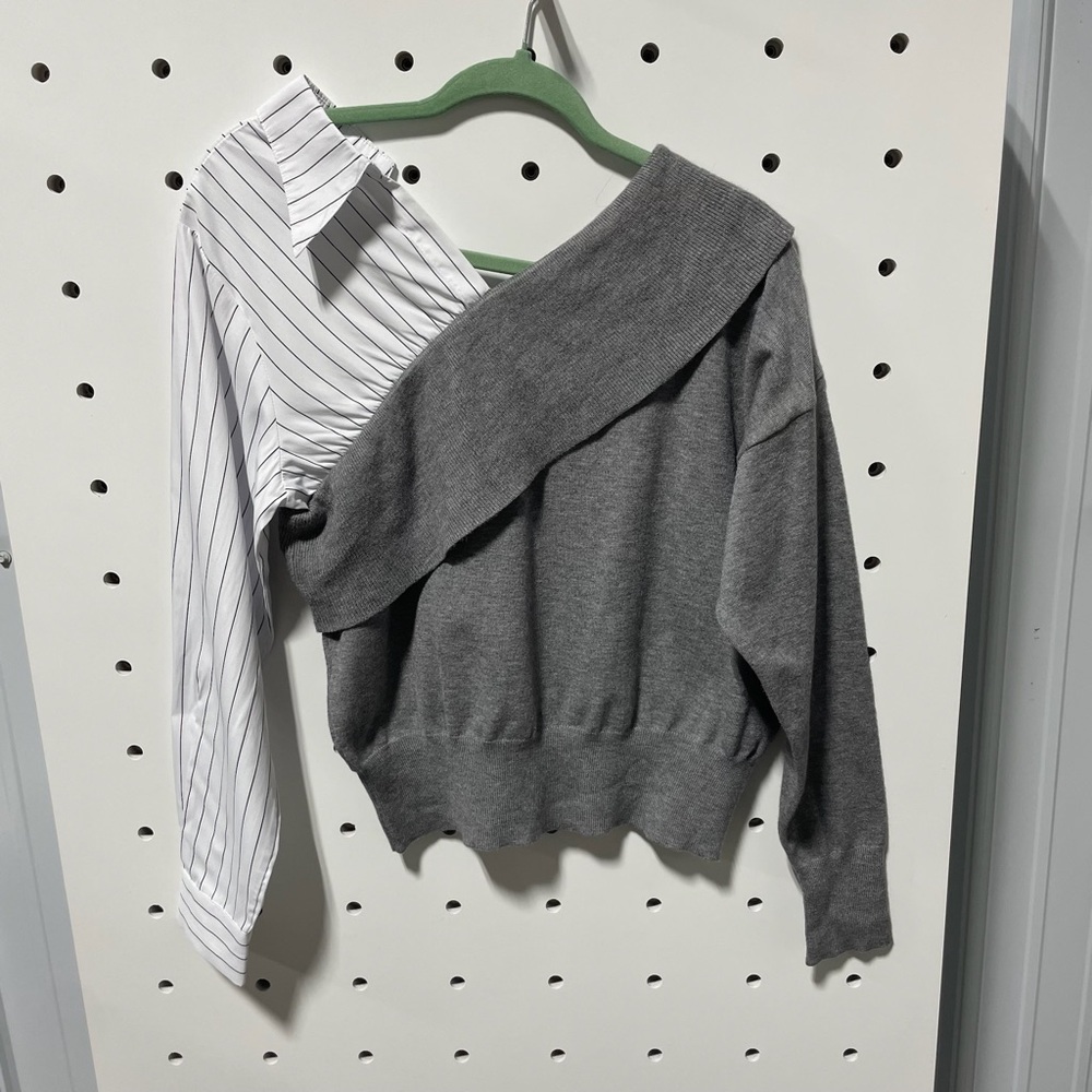 NWT ANDREE BY UNIT Gray and White Off-the-Shoulder Sweaters Size S